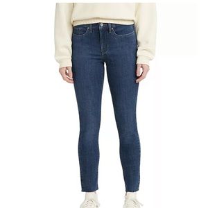 311 Shaping Skinny Levi Jeans - BARELY WORN AND IN PERFECT CONDITION